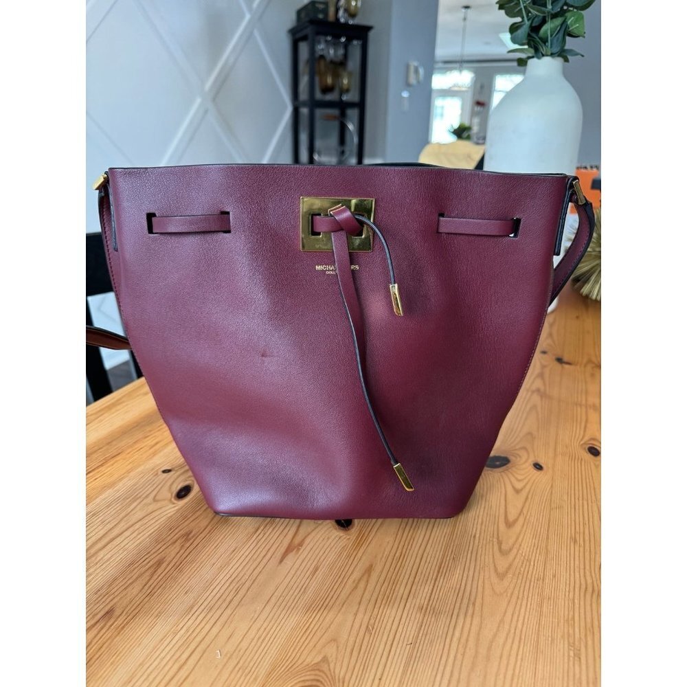 Michael Kors Miranda Bucket Bag